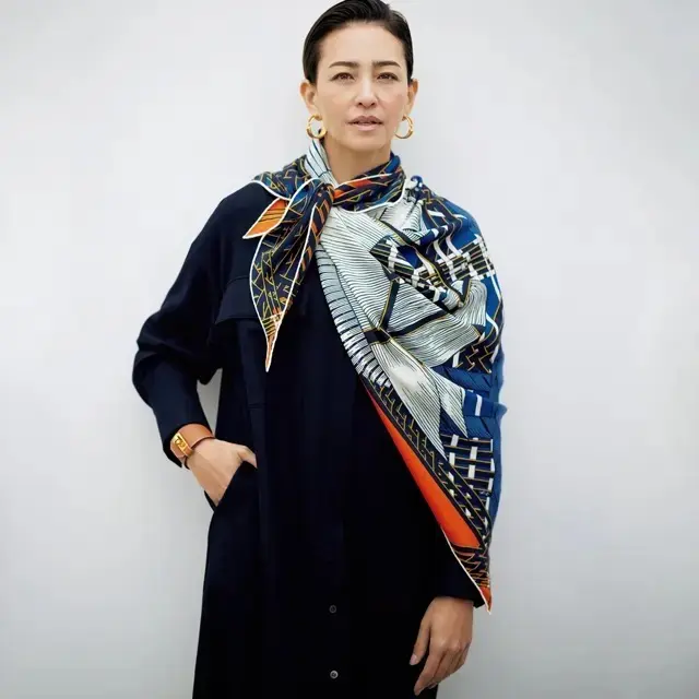 コントラストの効いた配色と直線的なモチーフがモダンな印象