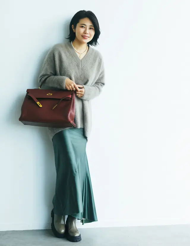 ニュアンスカラーを重ねるコーデの望月律子さん