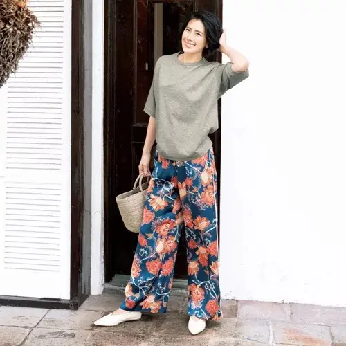 地曳いく子×eclat フラワープリントパンツ ￥24,750