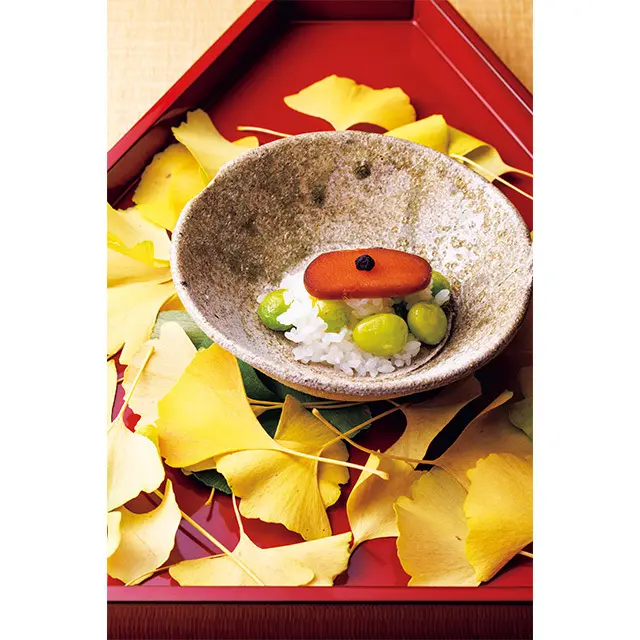 カラスミと銀杏と味わう煮えばな。美山で自家 栽培している米を使用