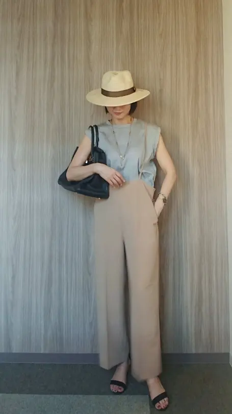 黒を効かせたコーデ