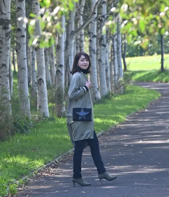 黒×カーキ色の秋コーデ