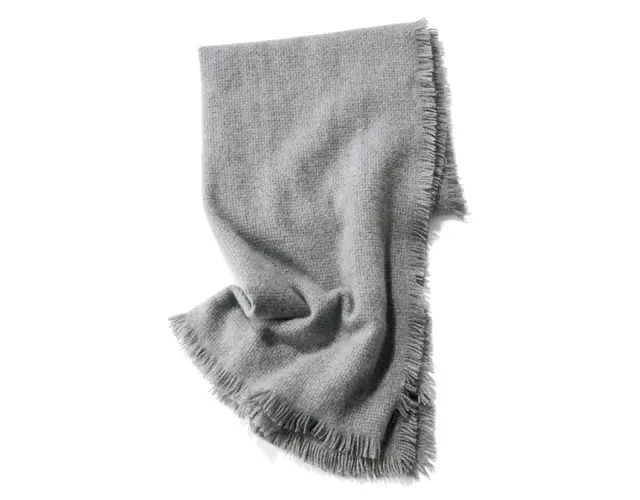 ストール（70×225）￥37,400／アイネックス（アソース メレ）