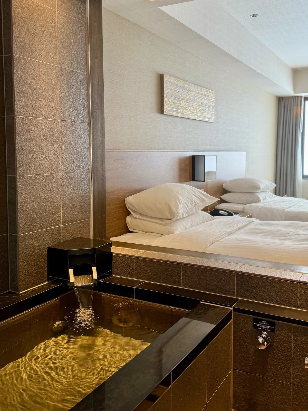 長野県　白馬村　ホテル　コートヤード・バイ・マリオット 白馬　室内バスルーム　温泉