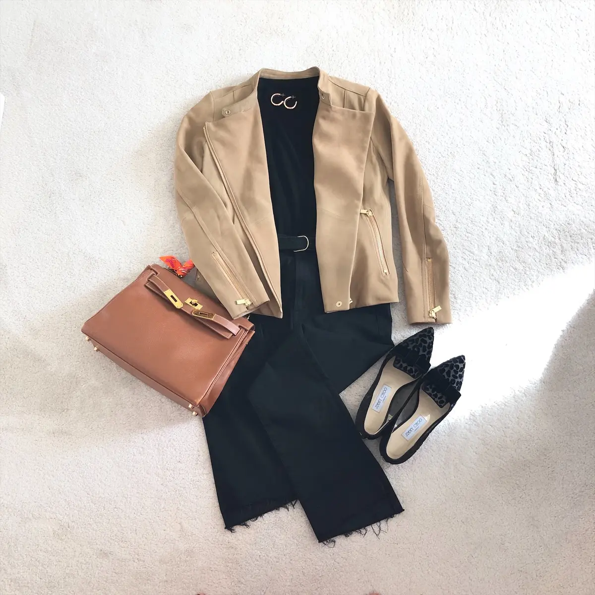 きれい目カジュアルはブラックデニムでの画像_2