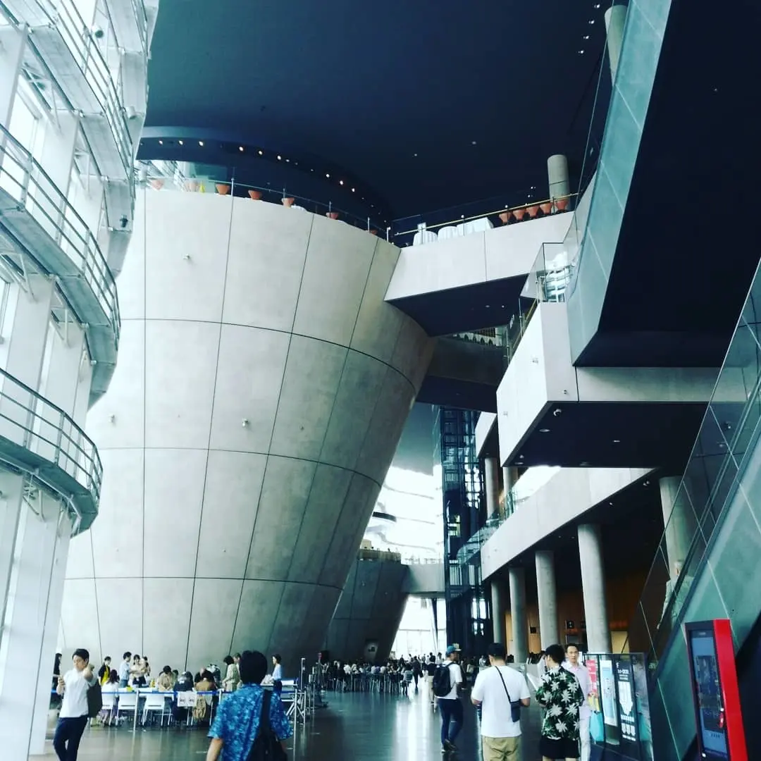 花柄トップスでウィーン٠モダン展への画像_4