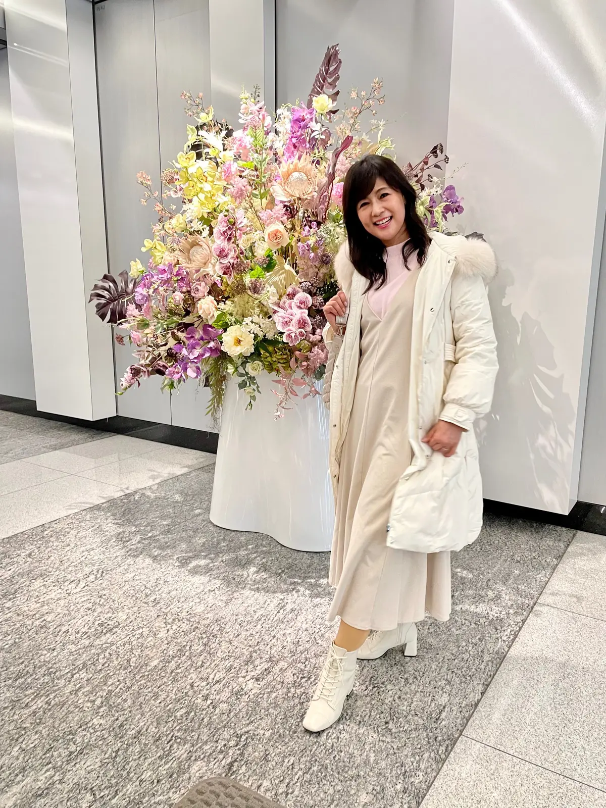 白、ダウン、白ダウン、ダウンコート、ロングダウン、ピンク、ニット、ピンクニット、ワンピース、白ワンピース、ホワイト、ブーツ、ショートブーツ、白ブーツ、白ショートブーツ、ボブ、ロングボブ、ロングヘア、ボブヘア、春、春服、春服コーデ、春コーデ、春ファッション、冬、冬服、冬服コーデ、冬コーデ、株式会社ワールド、WORLD、titivate、titivate select、ティティベイト、株式会社ALEFS、ITS'DEMO、VELWIN、RANDA、ランダ、