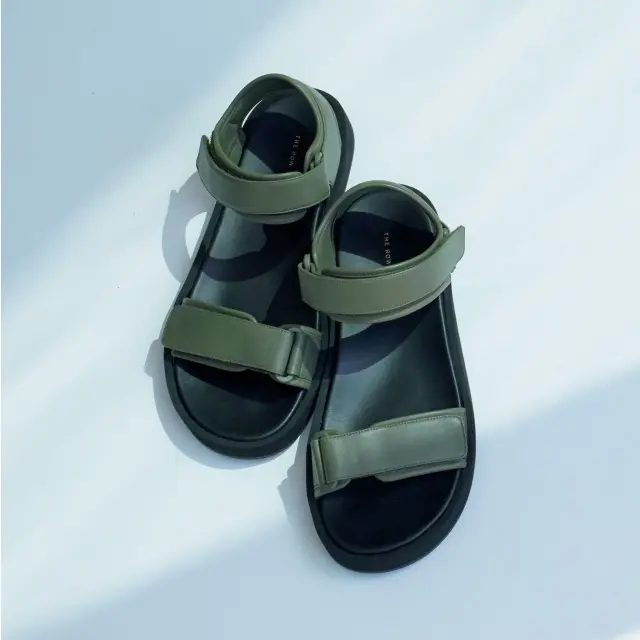 THE ROWのサンダル