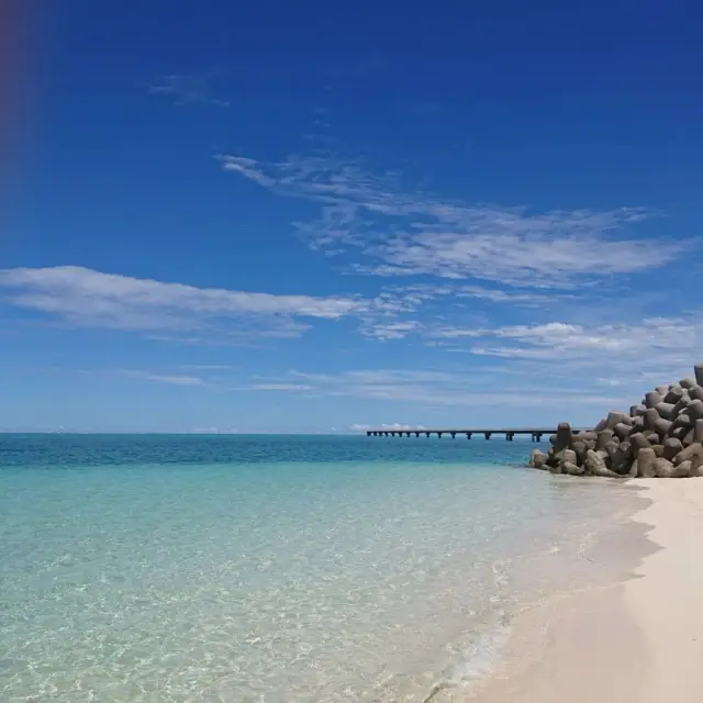 ビーチから17ENDの誘導灯を見たところ