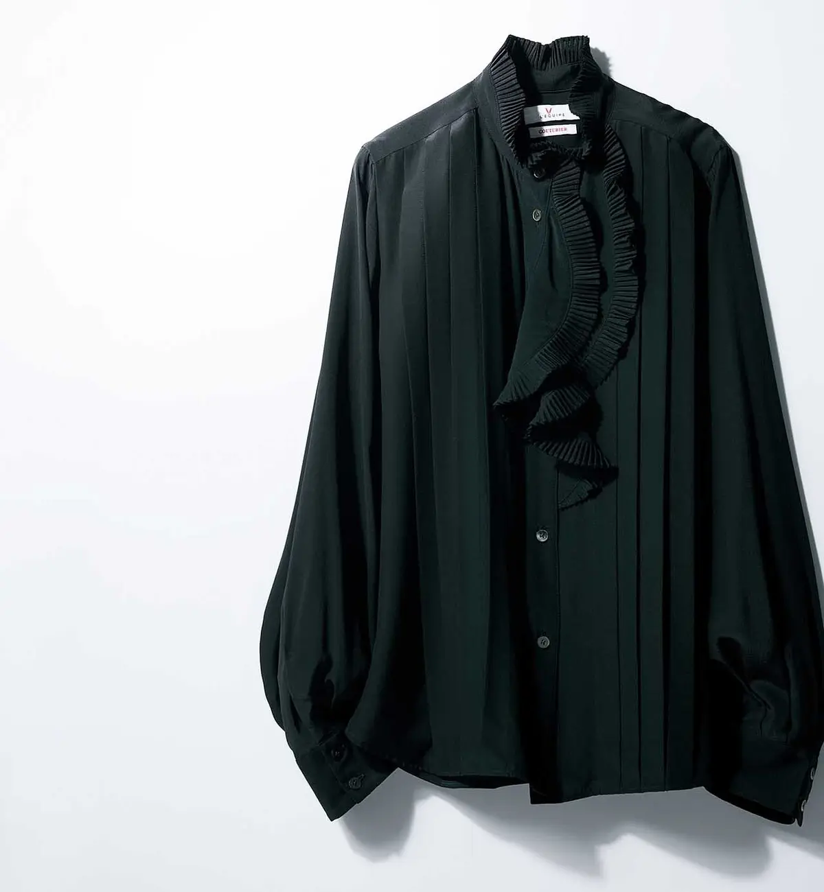 上質な黒で表現する、 辛口のエレガンス