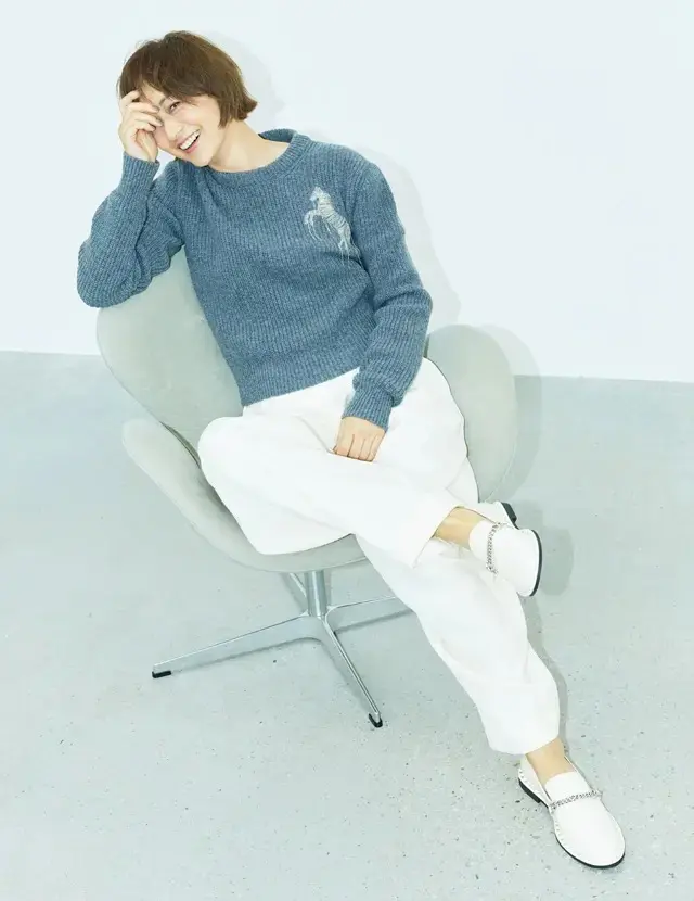 【この秋、本命はリュクスなグレー】「ステラ マッカートニー」の上質グレーニットでリラクシーに