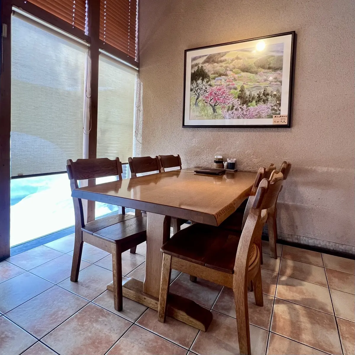 群馬県草津温泉、洋食「どんぐり」店内席