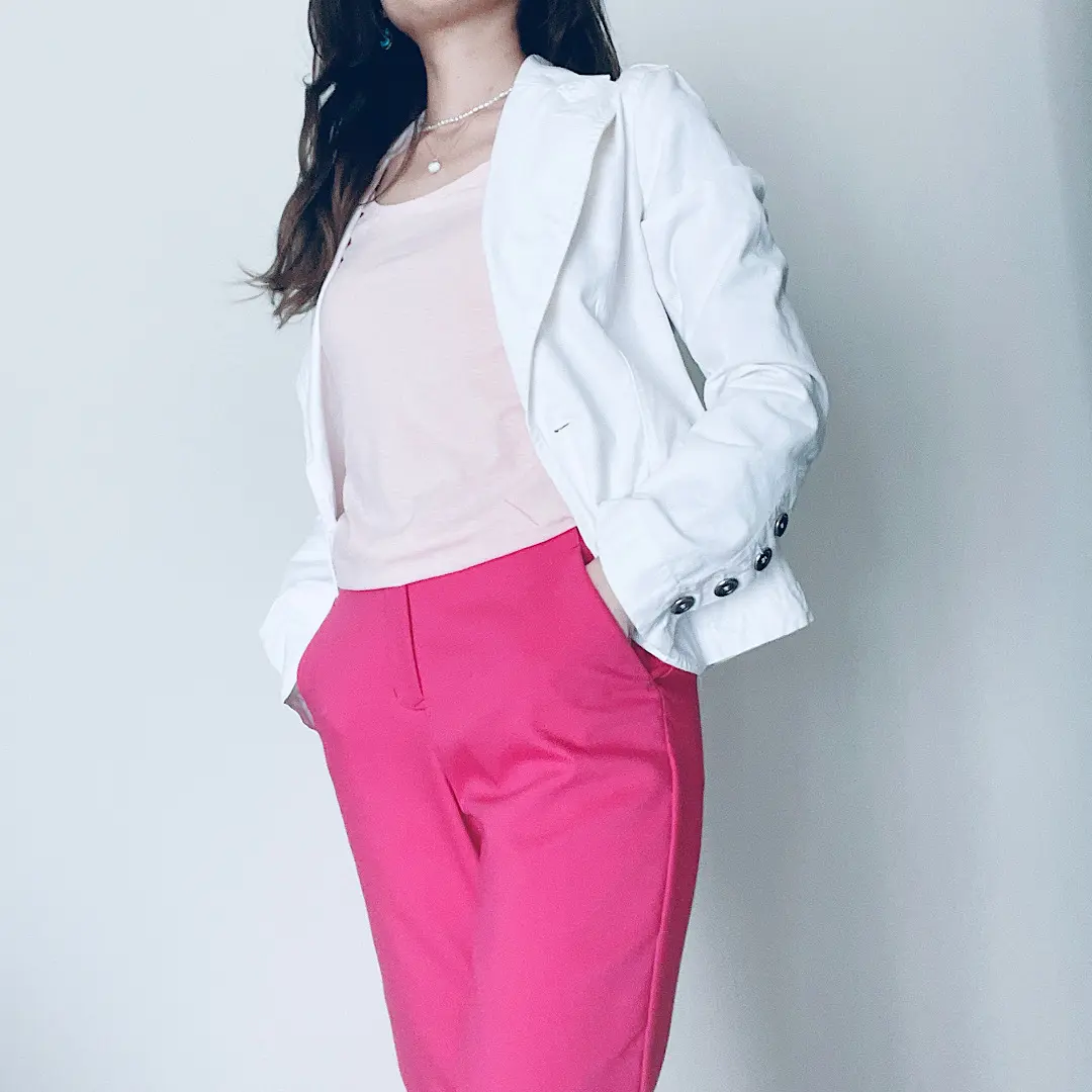 ピンクシャツ×ピンクパンツ