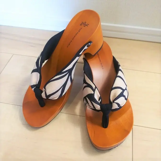 「げたのみずとり」の下駄です