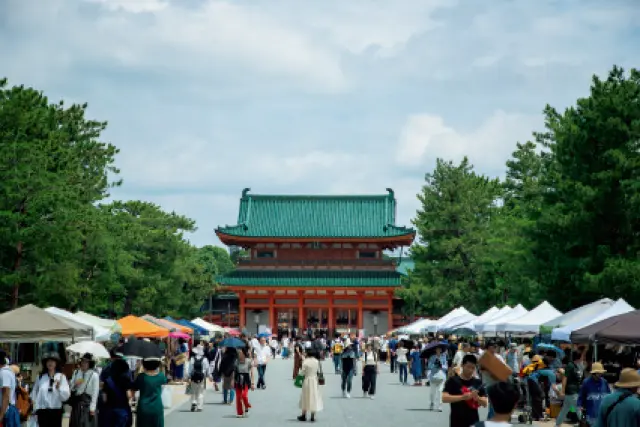京都の平安蚤の市の様子