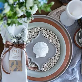 貝殻やモロッカンタイルを一緒にコーディネートすると夏らしさがプラス！