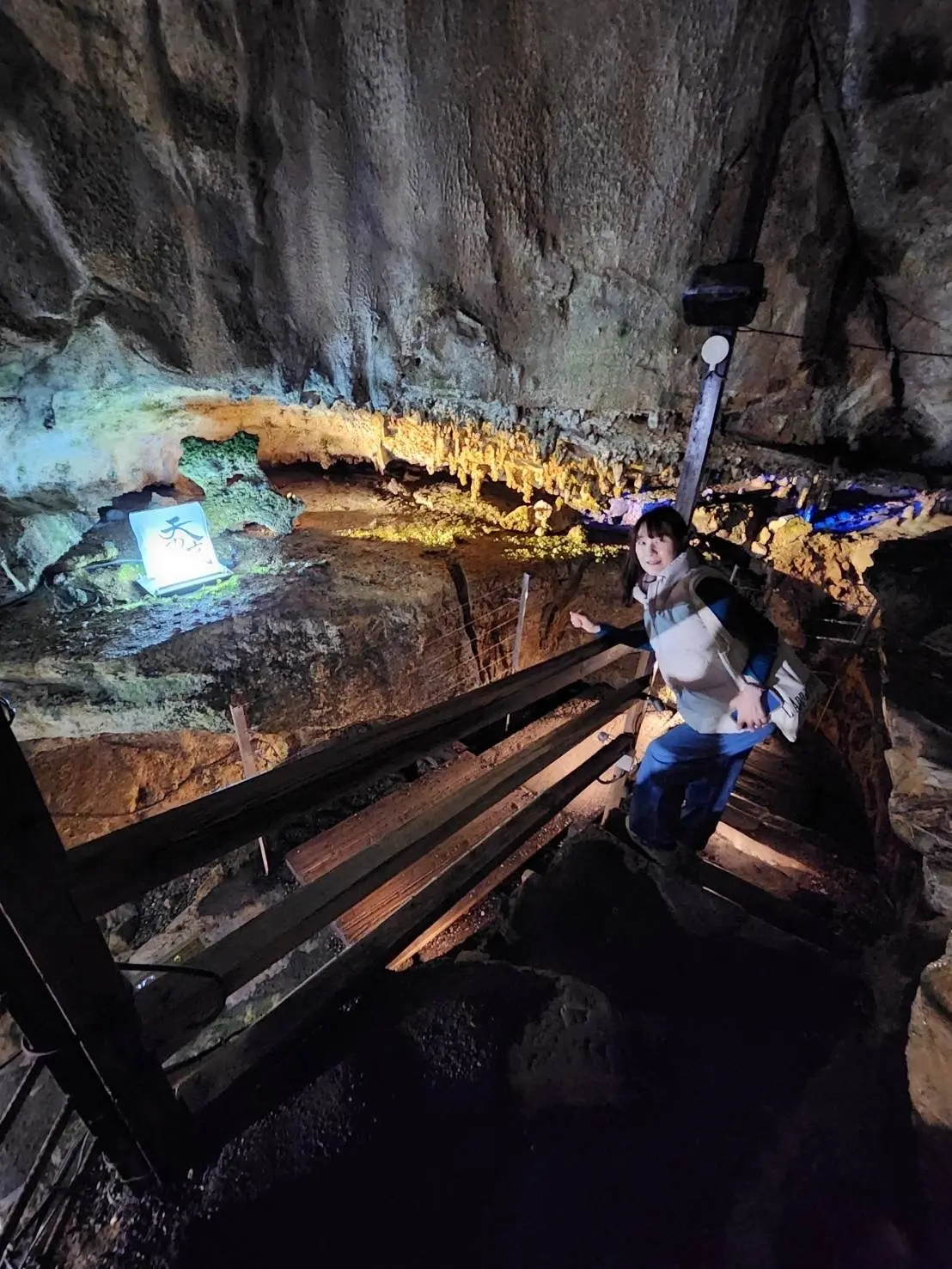 あれ？階段をおりて恐る恐る…ライトアップっされて幻想的！