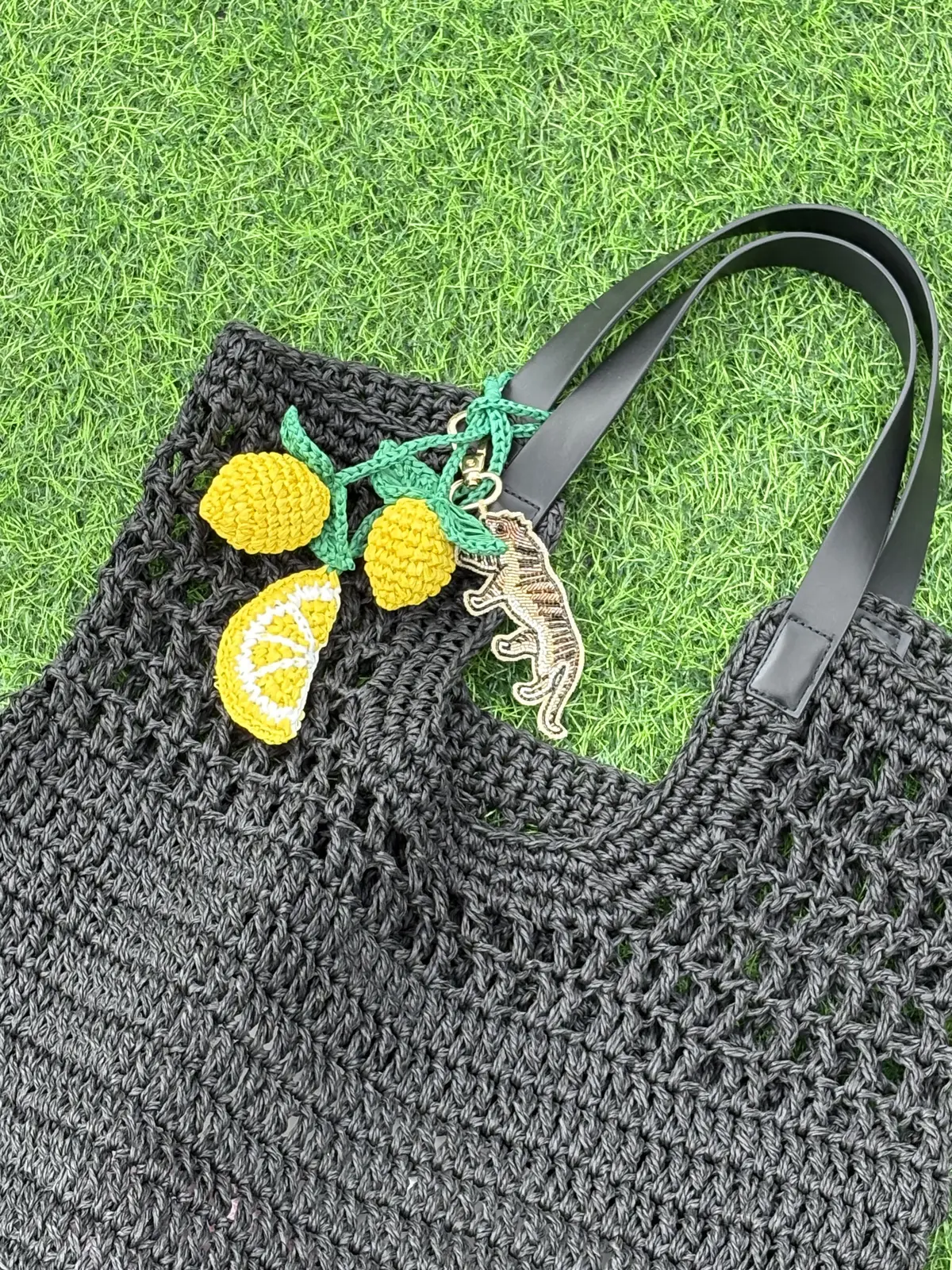 ラフィア　チャーム　ビーズ