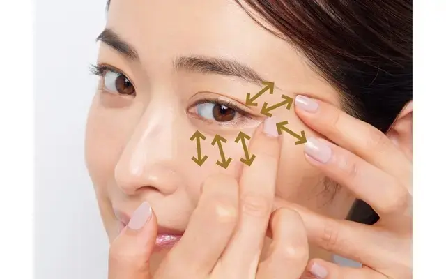 指でシワを押し広げ細かく「往復塗り」