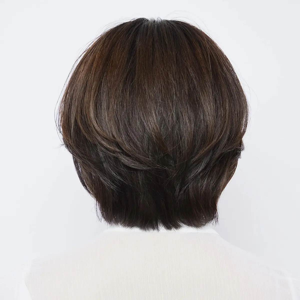 メリハリあるひし形ショート　後ろ姿