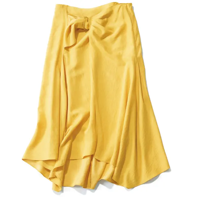 ウエストに大きめなバックルを配し