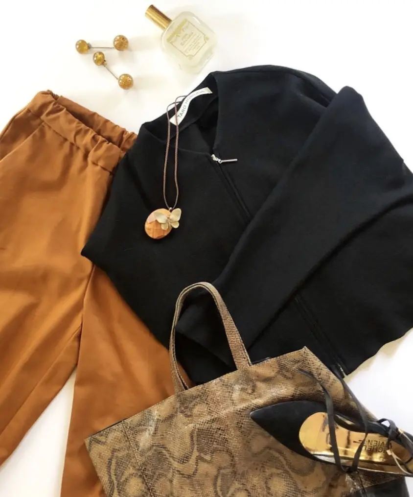 焦がしキャメル色のコーデｨネートの画像_1