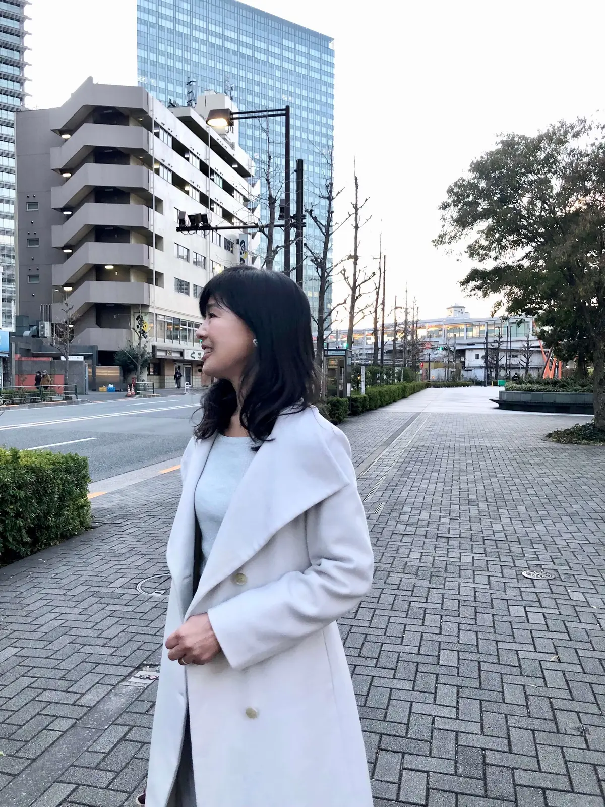 ロペ」白ロングコート。ラメ。シルバーニット。光沢。シルバーロングスカート。