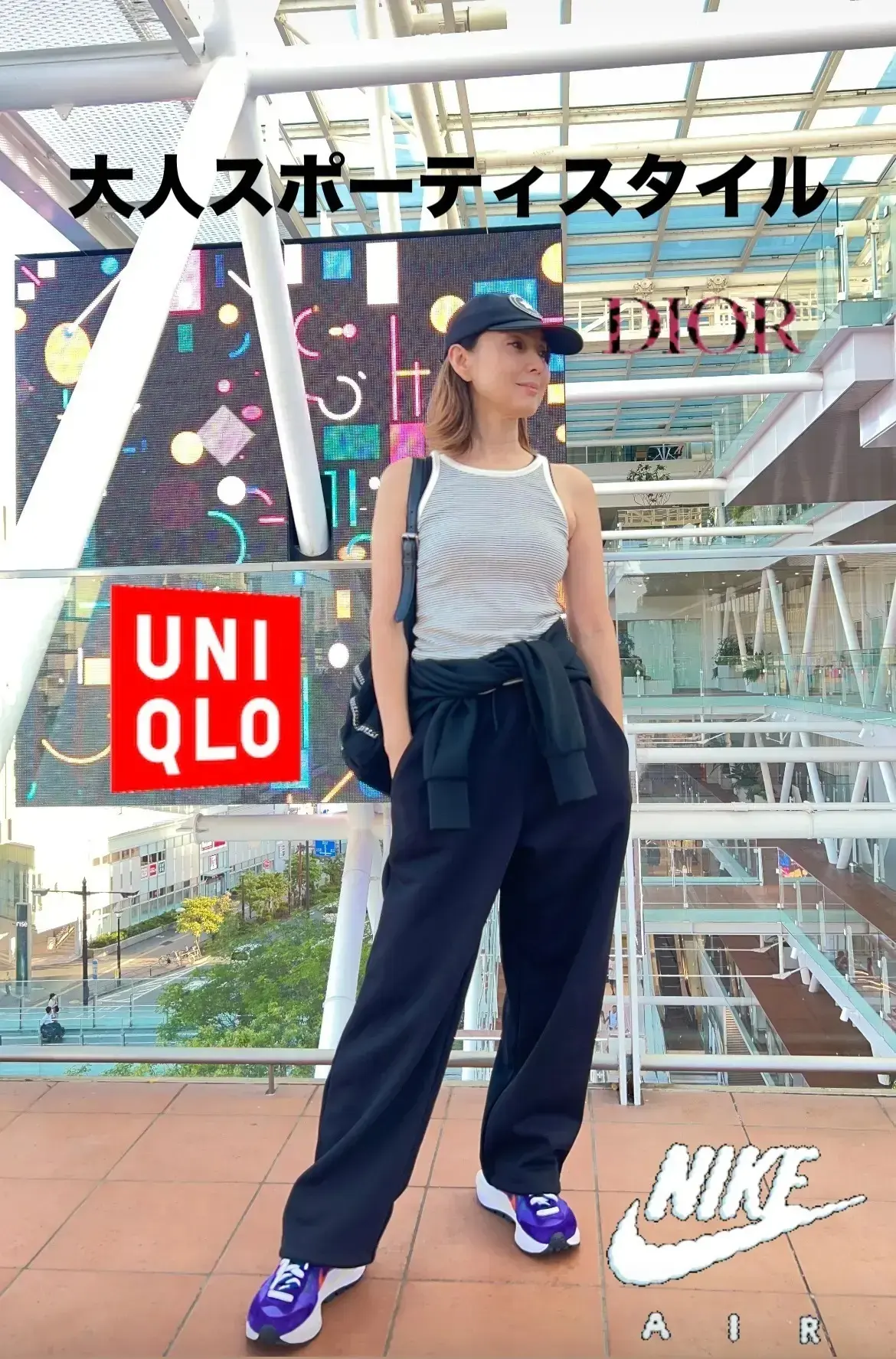 【50代のスニーカーコーデ15選】街歩きや旅行でも大活躍！秋のおしゃれに選びたいスニーカー