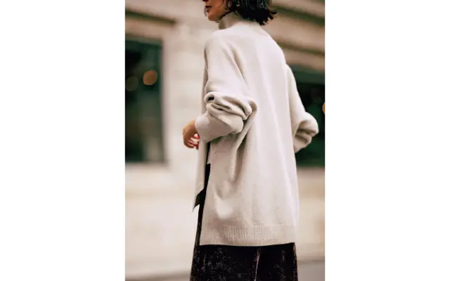 丈の前後差があるデザインが特徴。