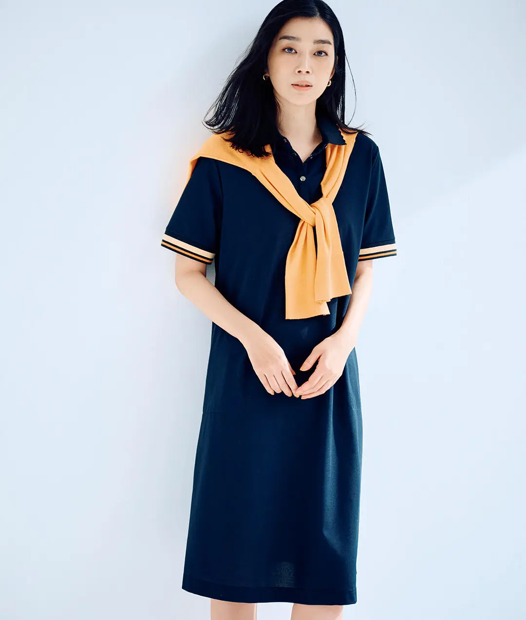 トラッドなのに華やかムード！きれい色がアクセントのポロワンピース