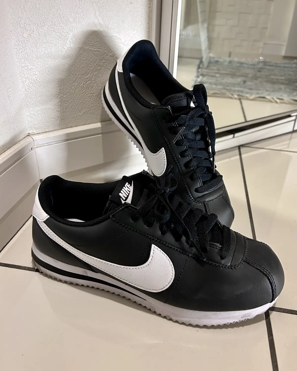 ブラックスニーカー購入！カジュアル3コーの画像_1