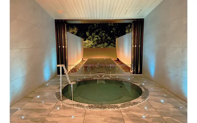 蛍のような光に包まれる