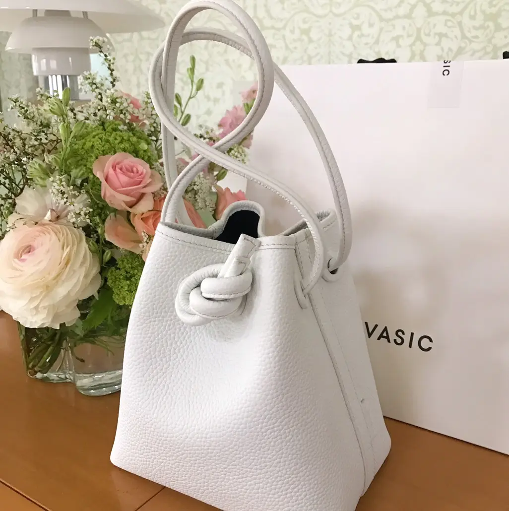 VASIC（ヴァジック）の白バッグの画像_1