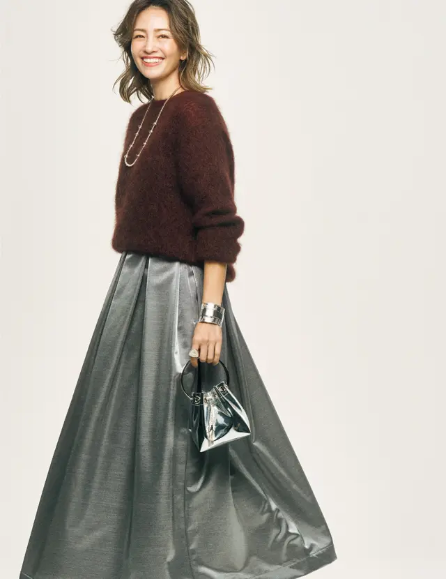 ブラウンニット×グレーのタックスカートをコーデしたRINA