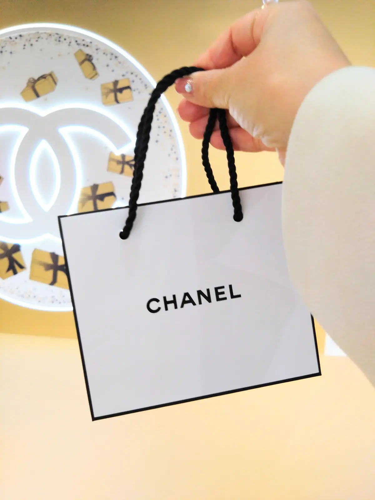 CHANEL WONDERLAND、シャネルワンダーランド、シャネルホリデー2023、神宮前、ポップアップ、40代ファッション、ZARA、ザラ