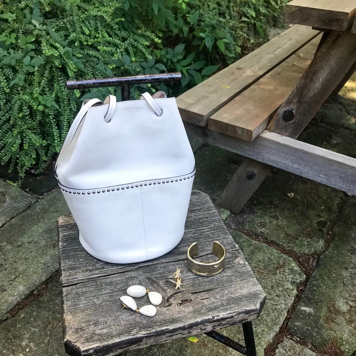 暖ブラウン＋白小物を身につけての画像_4