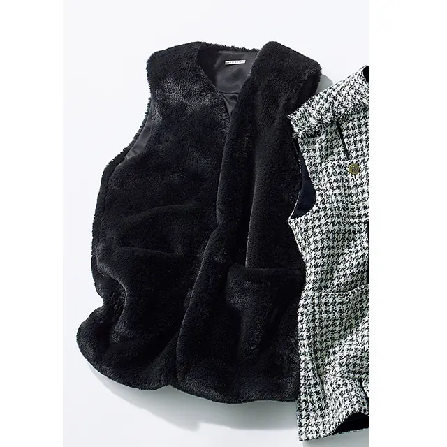 　「頰ずりしたくなるエコファーのジレも黒なら大人向き。立 体感をもたせたバックスタイルで、スタイリングをモダンに見せて くれます」