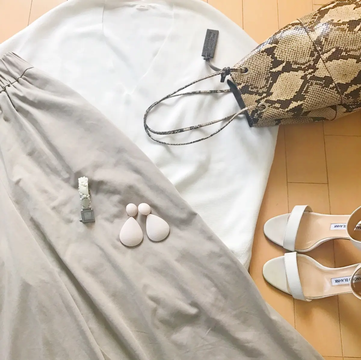 グレージュワントーンコーデの画像_2