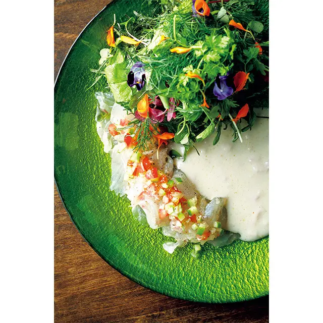 「すずきのカルパッチョ・ バーニャフレッダ・サラダ仕立て」￥2,200　