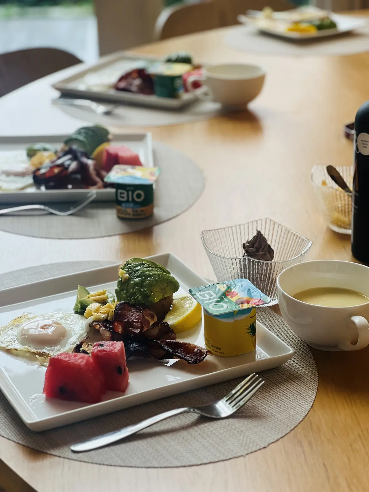 DAY2の朝食はアボカドトースト目玉焼き