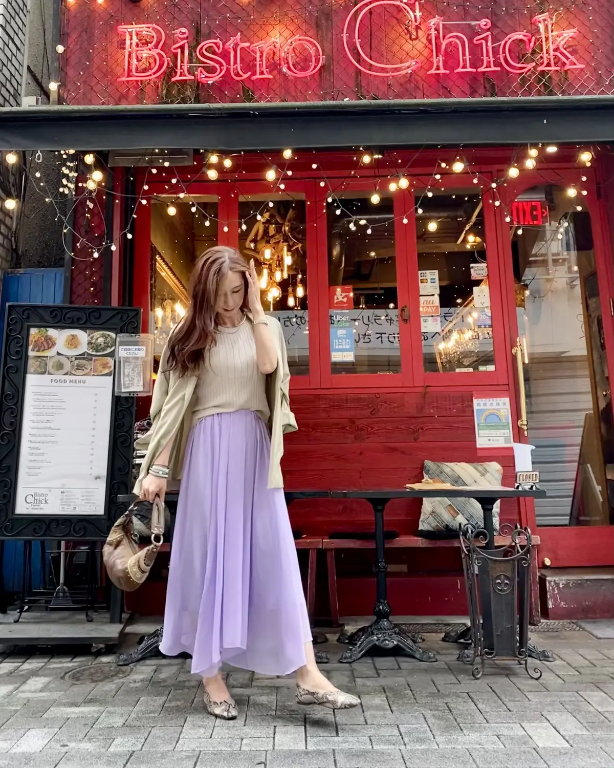 トップスもサンドベージュ