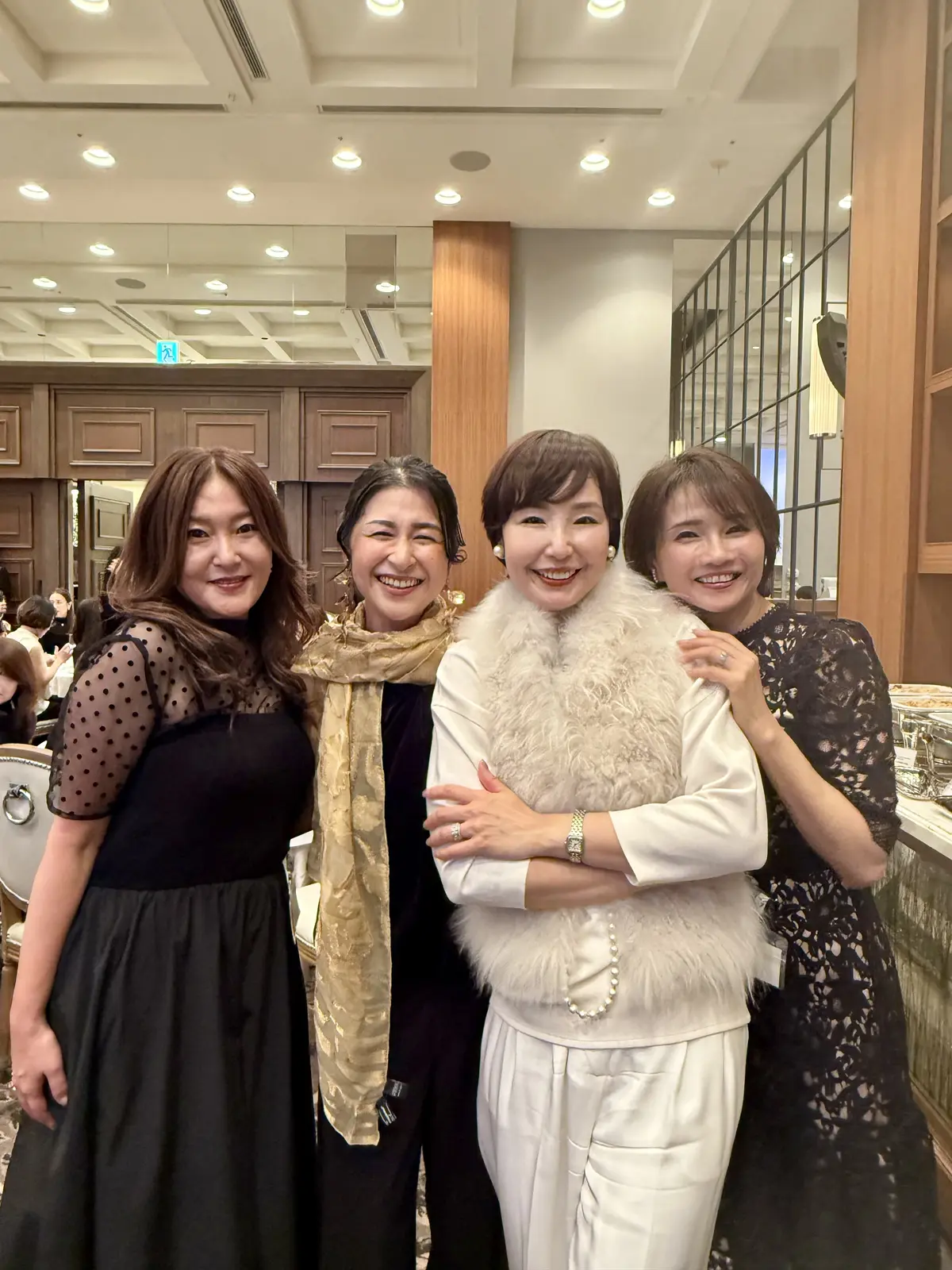 ブラックコーデで、【ソワレ・ドゥ・エクラの画像_22