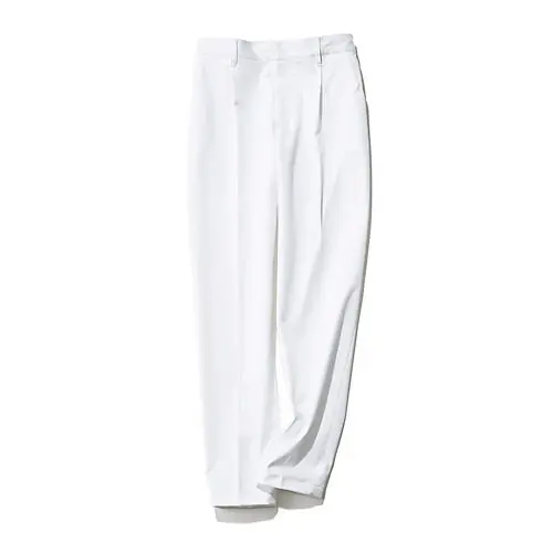 凛としたたたずまいをつくる服、井川遥さんの画像_4