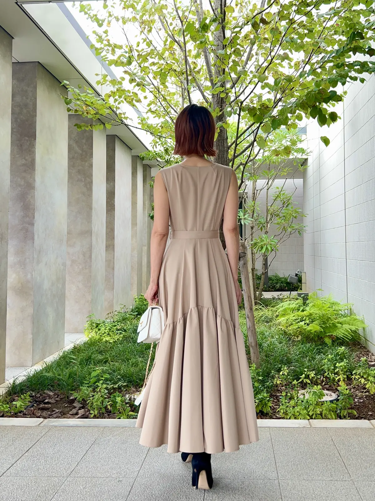 ベージュのロングジレ着回しコーデの画像_3