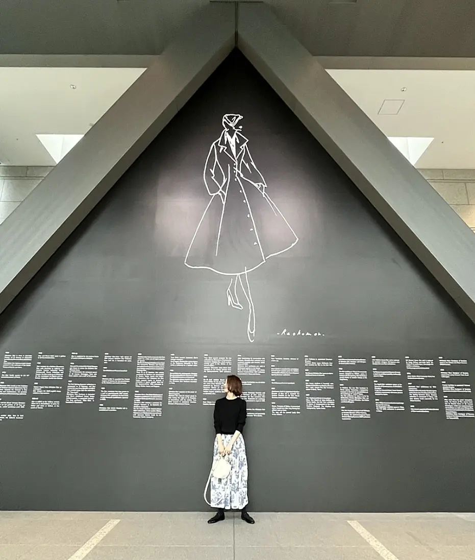Dior展へは、トワルドジュイ柄スカートの画像_1