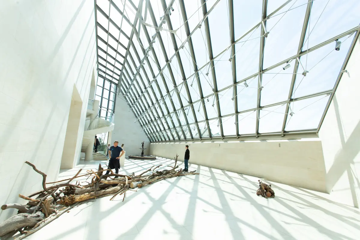 唯一無二の美しさを見せる旧市街と、モダンの画像_8