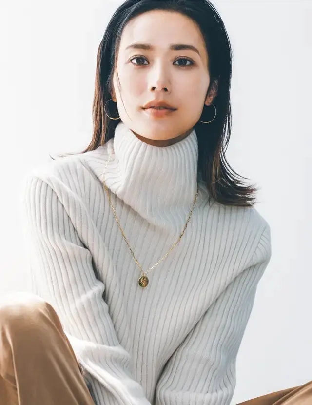 “盛る”より“抜く”。引き算することで、今っぽさと自分らしさが美しくきわだつ