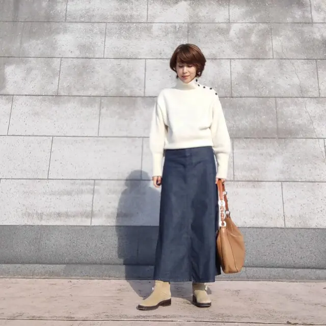 白ニット×デニムスカート