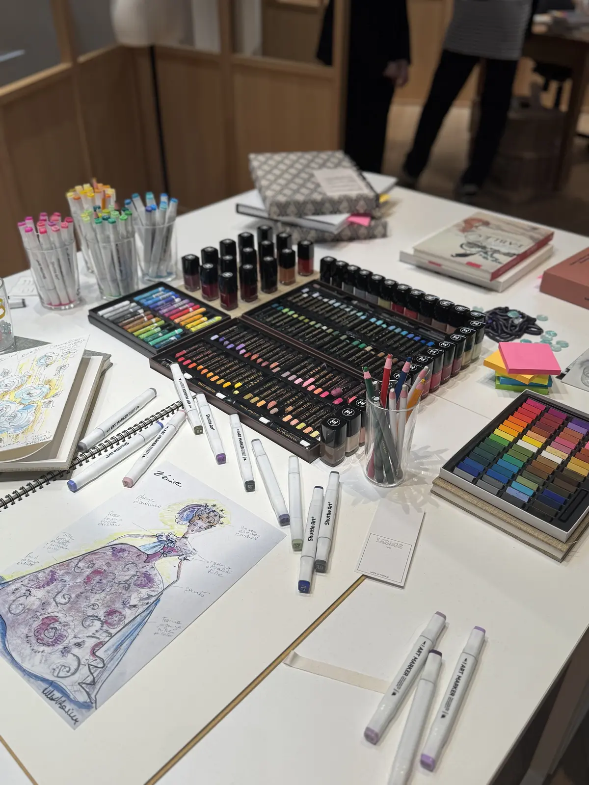 ツイードを軽やかに着る秋の展覧会コーデ の画像_2