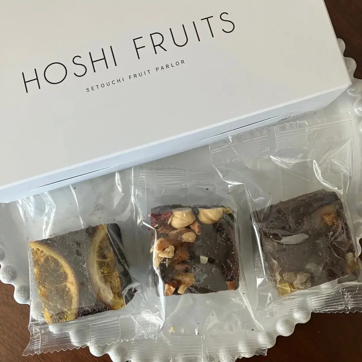 「HOSHI FRUITS」のナッツとドライフルーツの贅沢ブラウニー